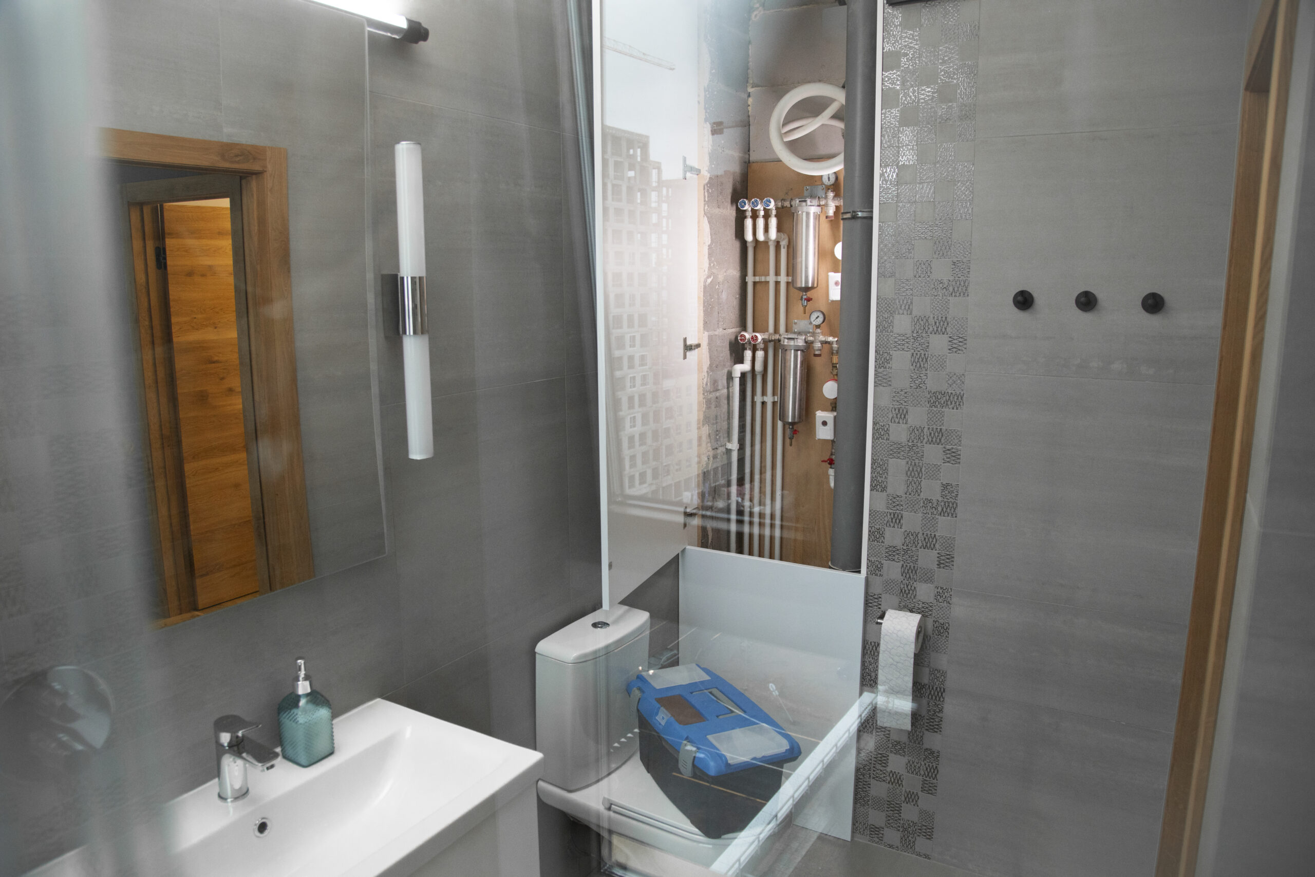 Standard Framed Shower Door vs. Frameless: Which One Fits Your Bathroom?